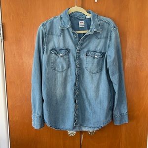 Levi’s pearl snap denim shirt